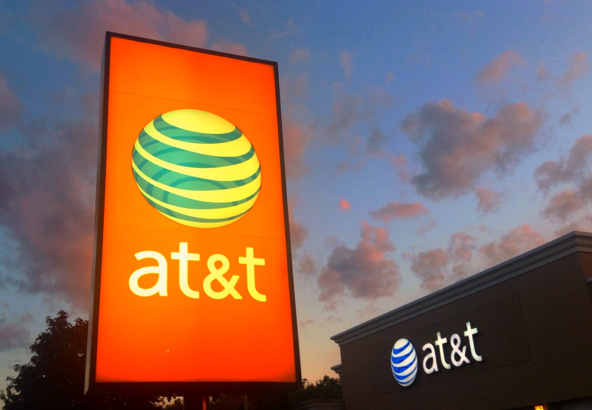 Hackers Steal Text and Call Records of ‘Nearly All’ AT&T Customers